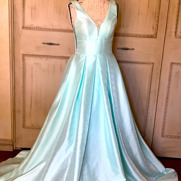 Cecilia Couture satin evening gown - Picture 2 of 13